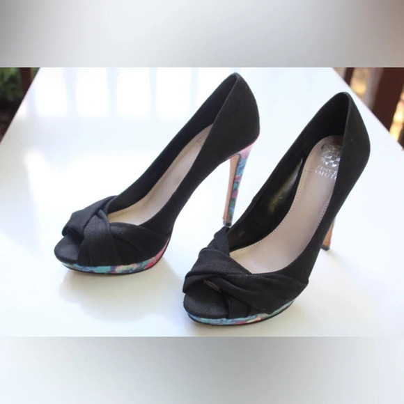 Vince Camuto peep toe pumps - Picture 7 of 11
